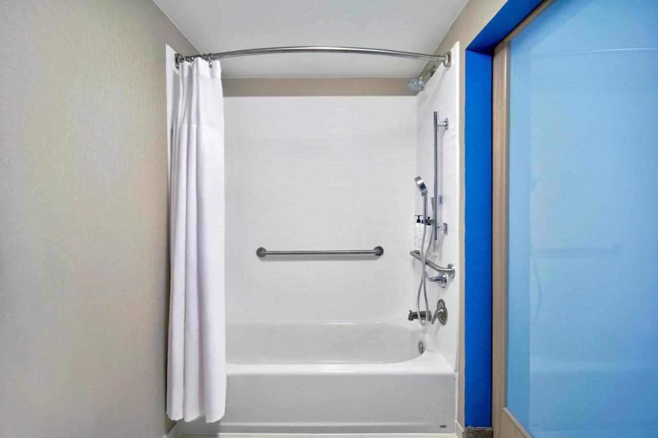 Springhill Suites Erie Kearsarge Exterior photo