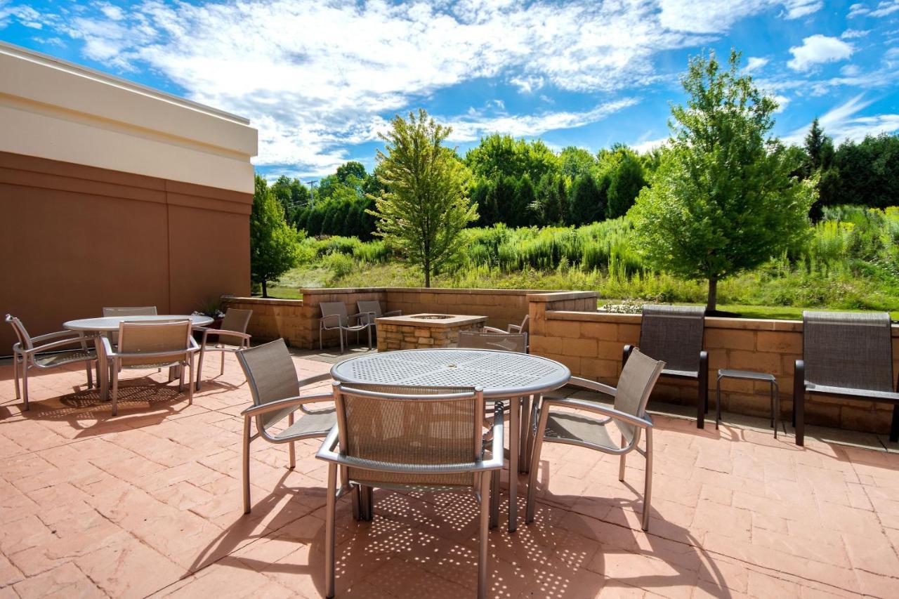 Springhill Suites Erie Kearsarge Exterior photo